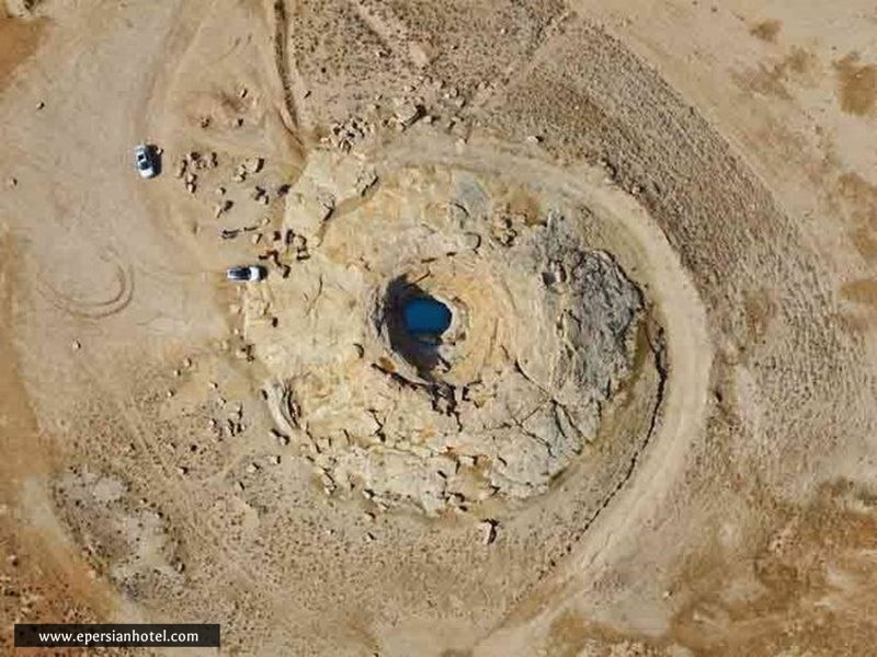آب های چشمه گراب با رنگ های متنوع